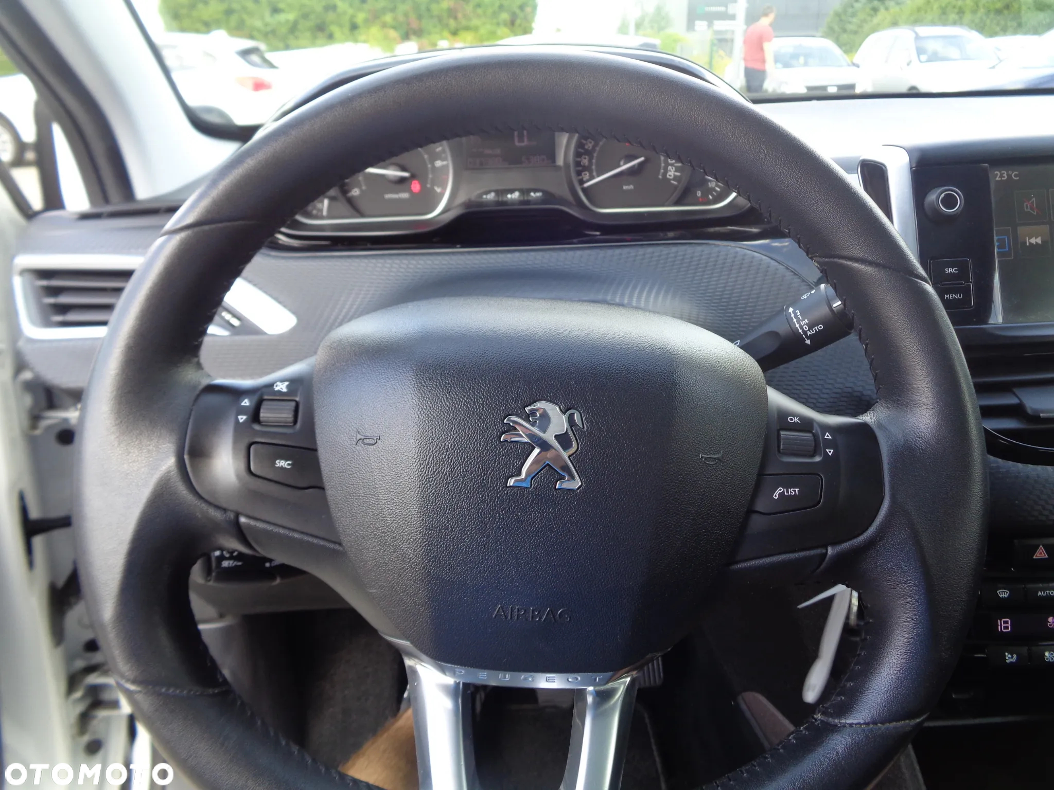 Peugeot 2008 1.2 Pure Tech Style - 12