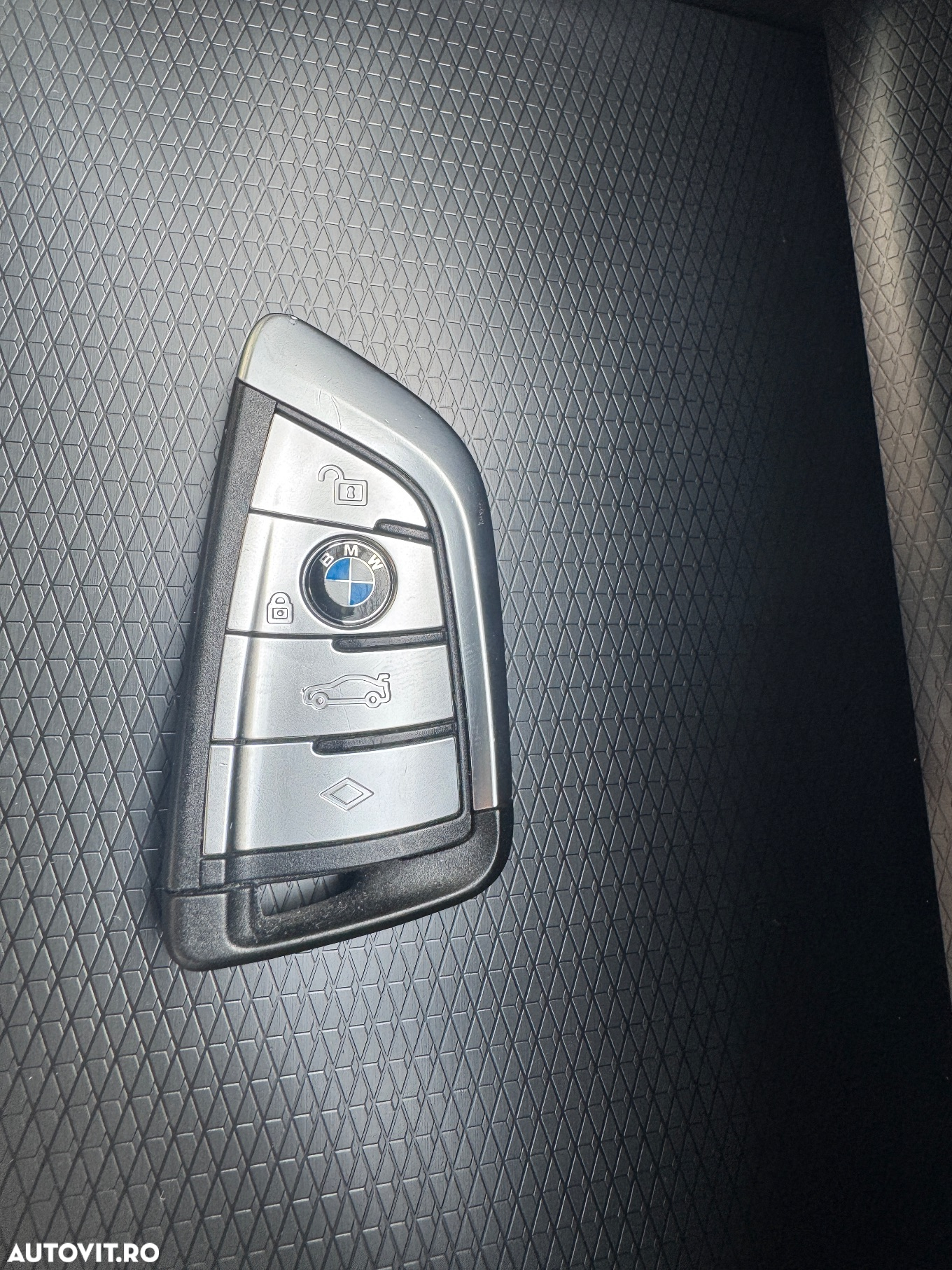 BMW Seria 5 530d xDrive AT MHEV - 39