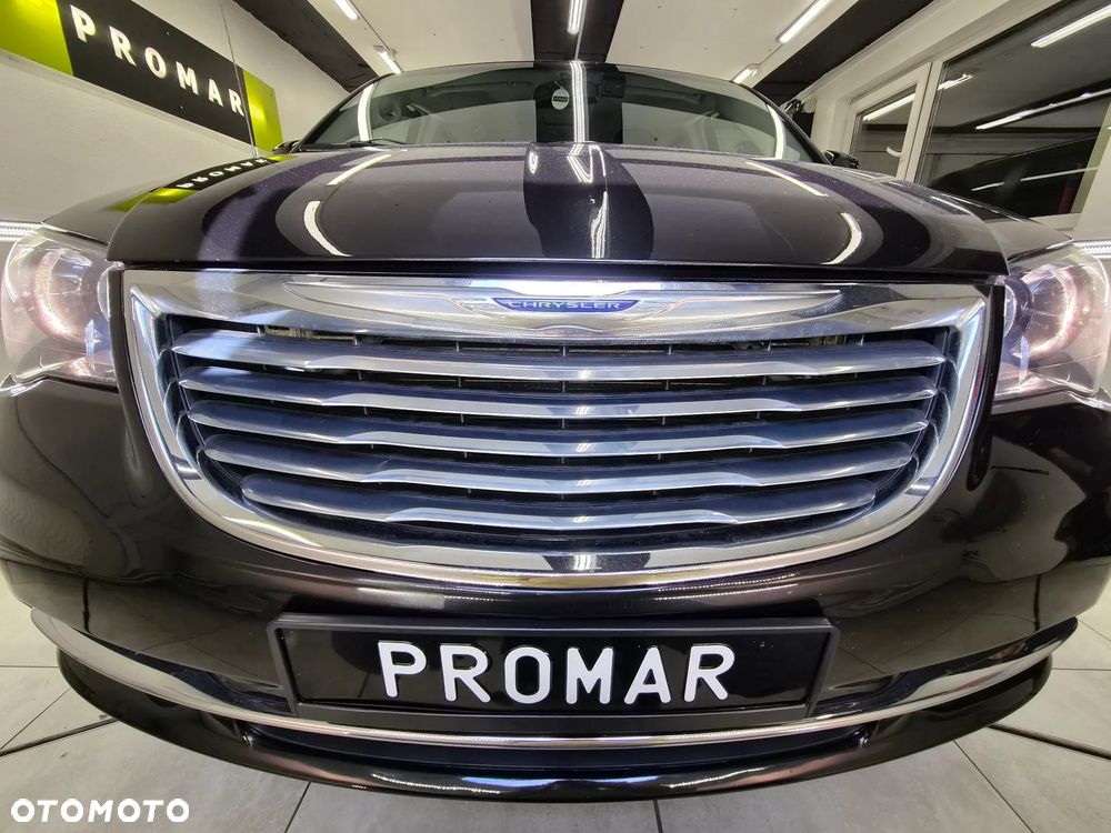 Chrysler Town & Country 3.6 Limited - 9
