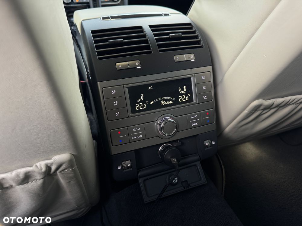 Volkswagen Phaeton - 26