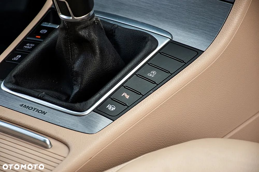 Volkswagen Passat 2.0 TDI 4Mot Highline - 26