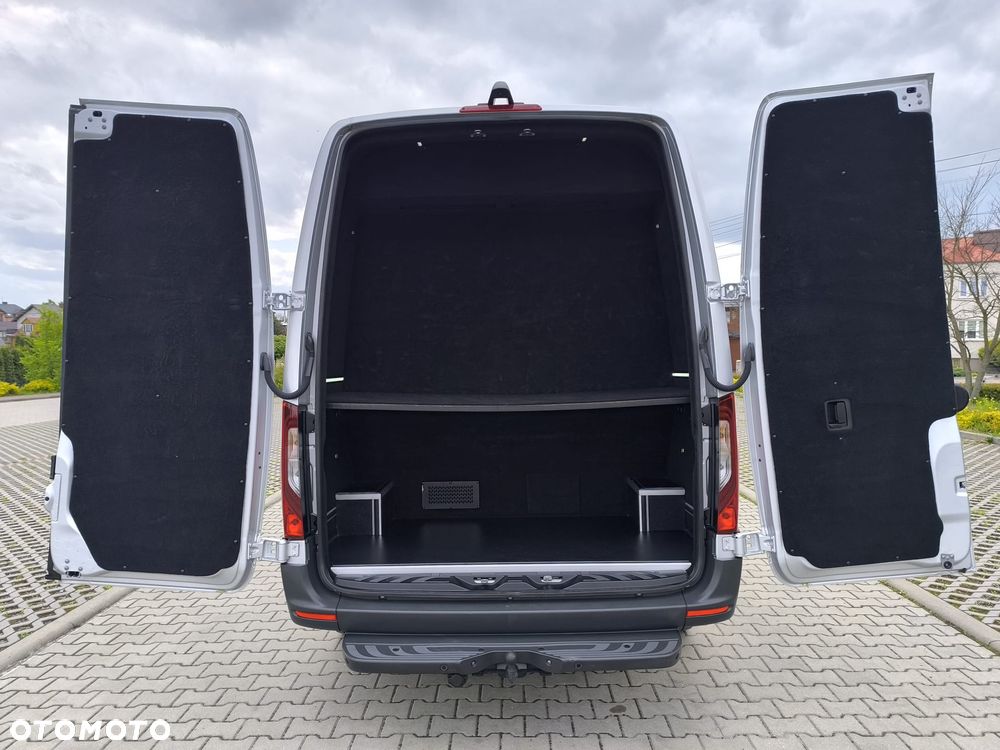Mercedes-Benz Sprinter - 10
