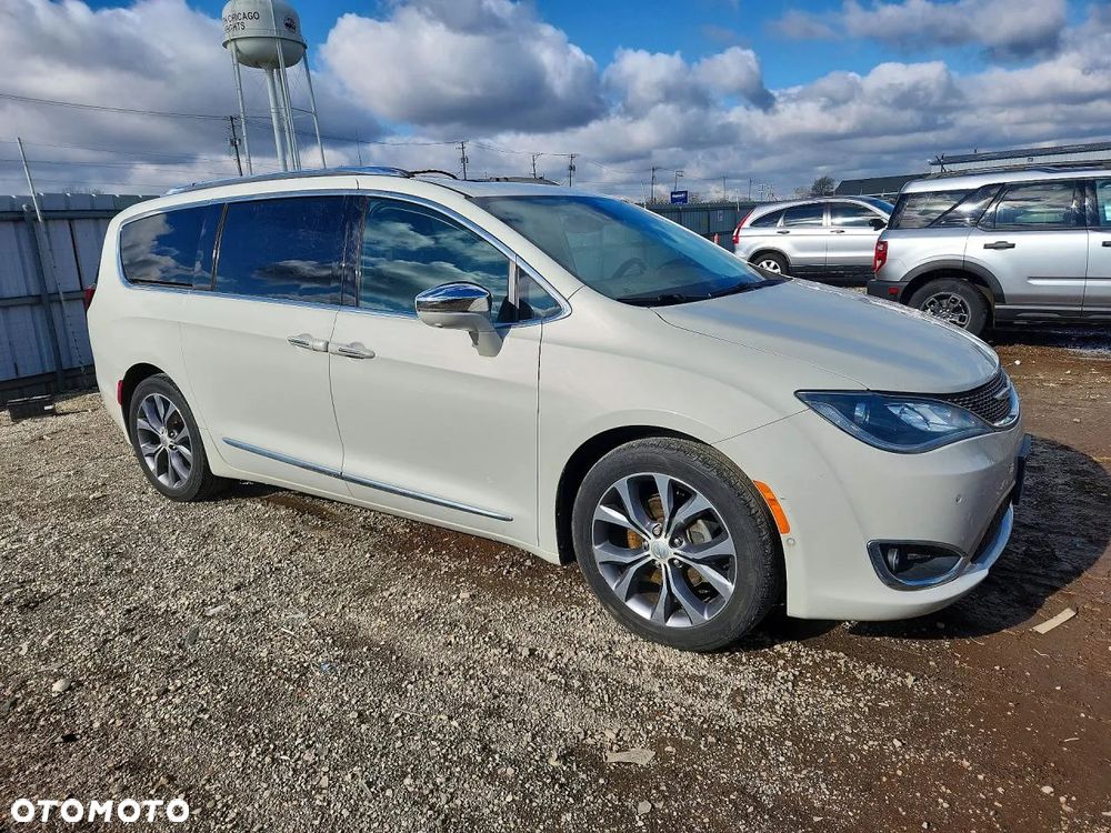 Chrysler Pacifica - 2