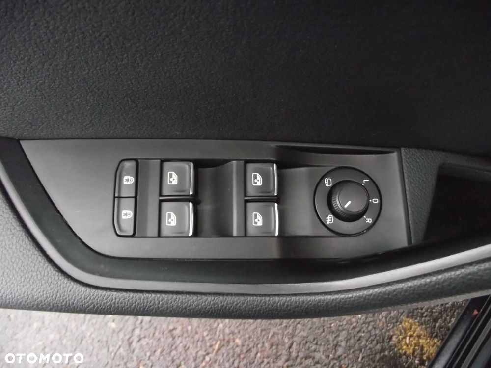 Skoda Superb 2.0 TDI L&K DSG - 26