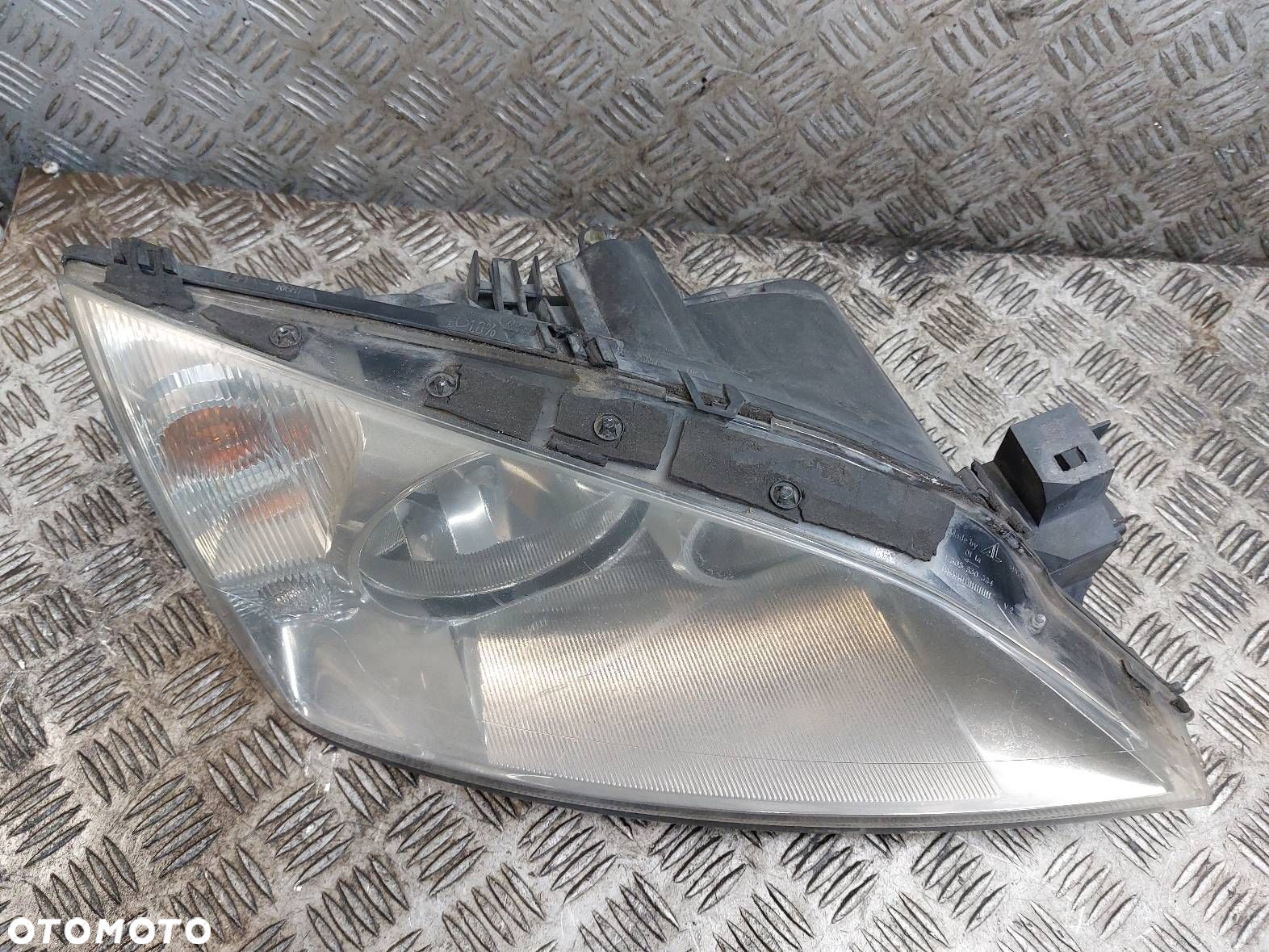 LAMPA PRAWY PRZÓD FORD MONDEO MK3 EU 1S71-13005-AL - 2