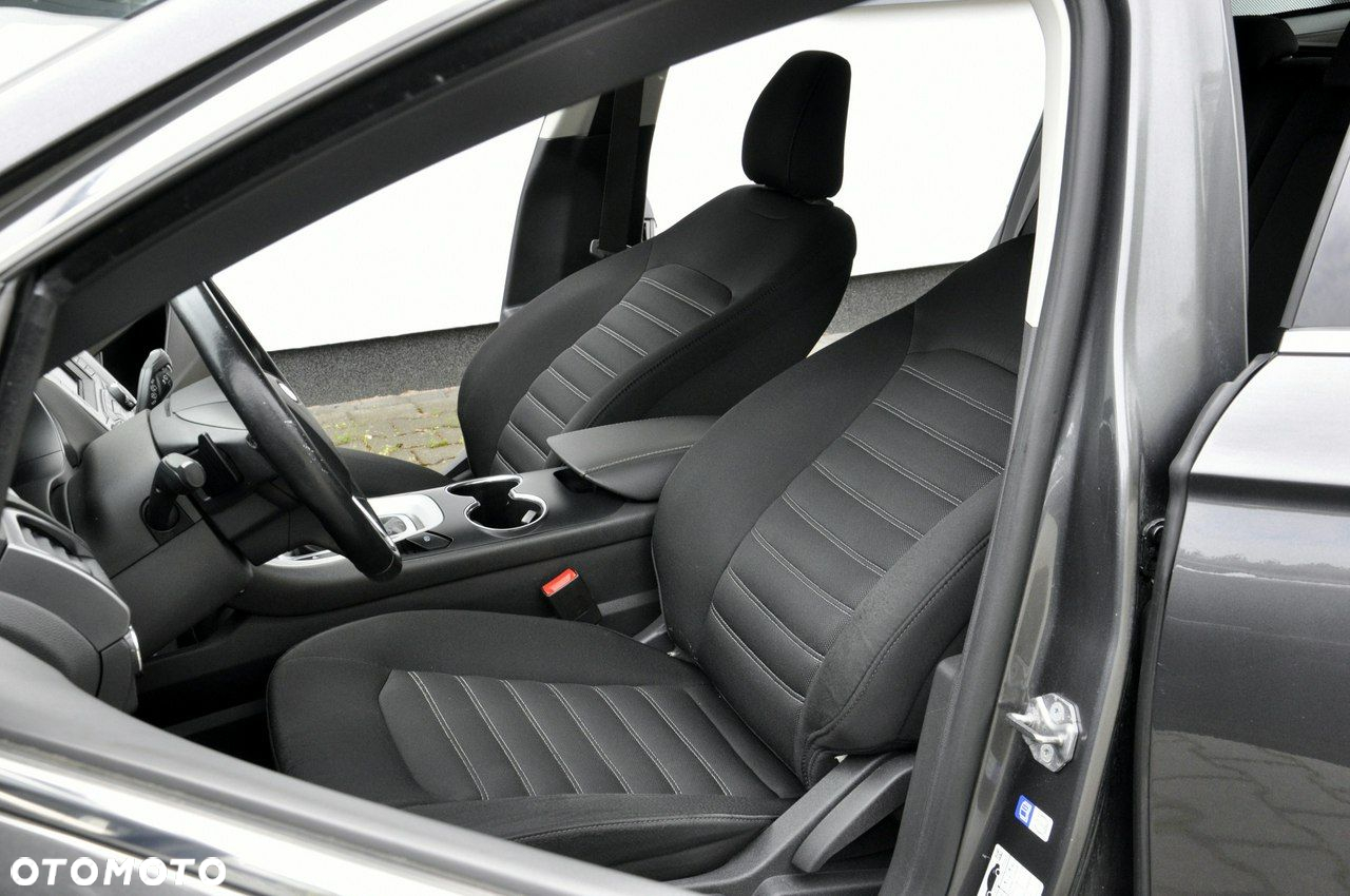 Ford Mondeo - 38