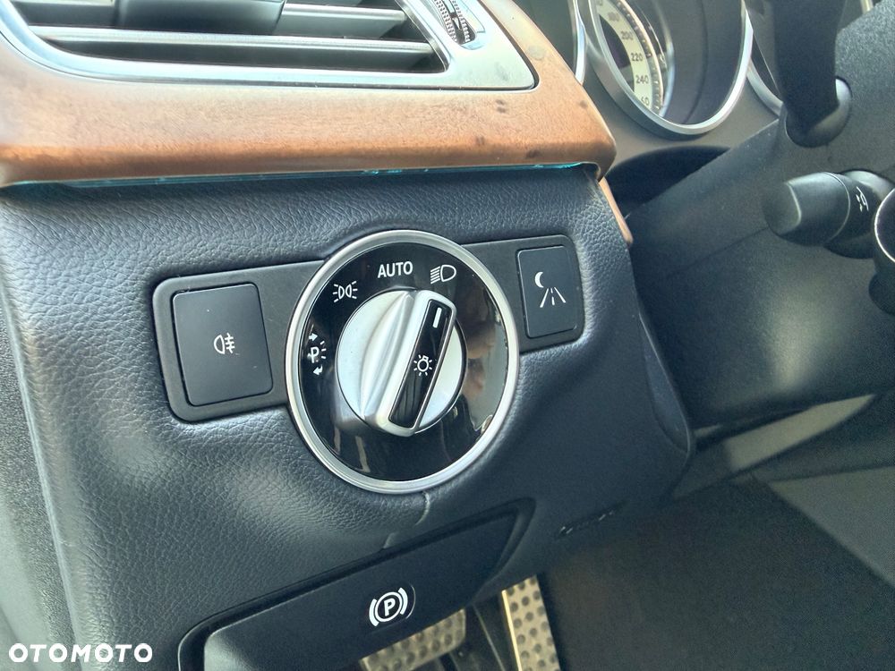 Mercedes-Benz CLS 500 4-Matic BlueEff - 23