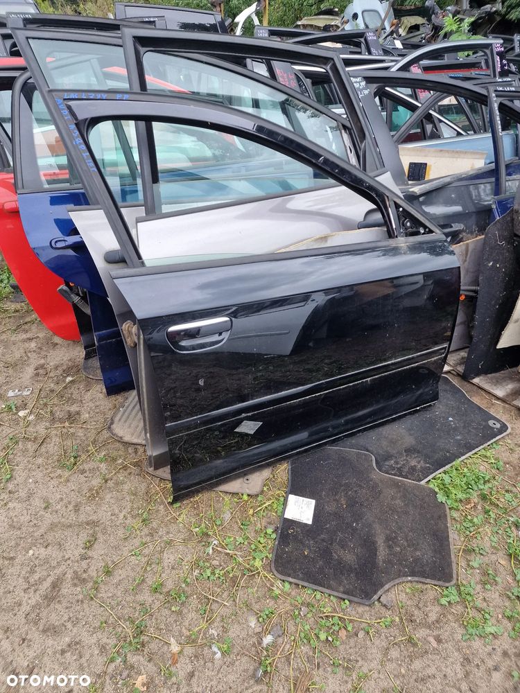 Drzwi  prawy  przód  audi  A3 8p lift  w kolorze LZ9Y - 1