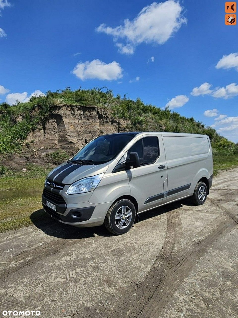 Ford Tourneo Custom - 1