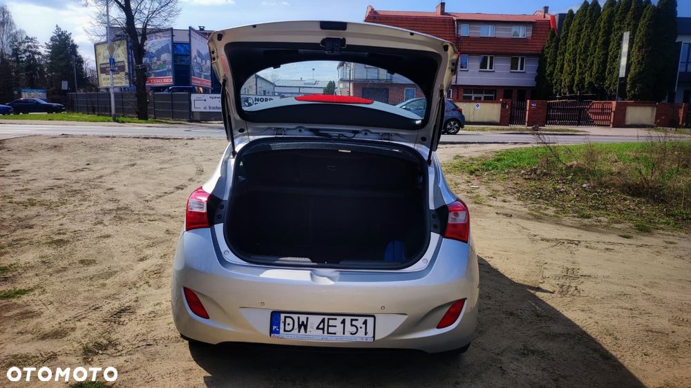 Hyundai i30 blue 1.6 CRDi Trend - 6