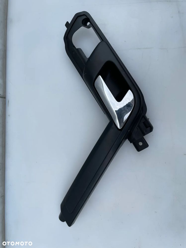 UCHWYT BOCZKA PRAWY PRZÓD VW POLO 9N IV LIFT 3D - 1