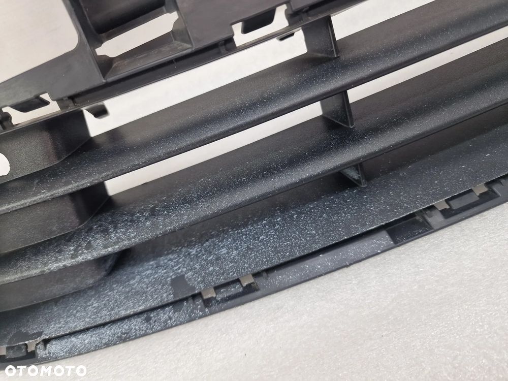 OPEL ZAFIRA C LIFT 15- KRATKA ŚRODKOWA ZDERZAKA PRZEDNIEGO PRZÓD , NR 39079784 , NR AUKCJI KR508 - 4