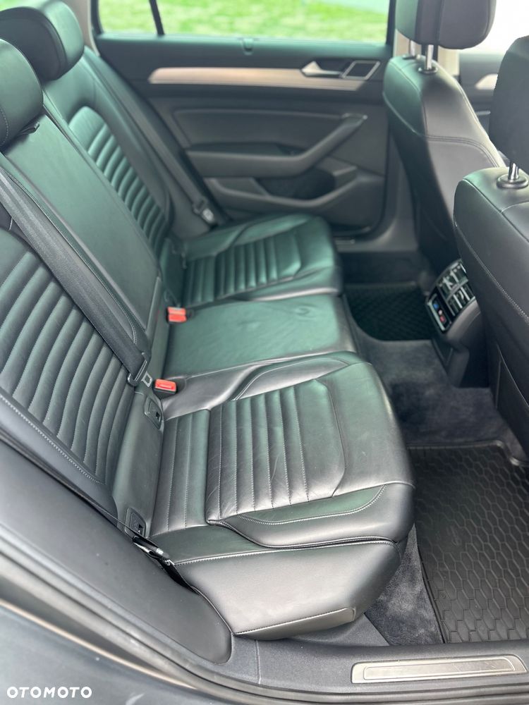 Volkswagen Passat 2.0 TDI SCR 4Motion DDG Highline - 17