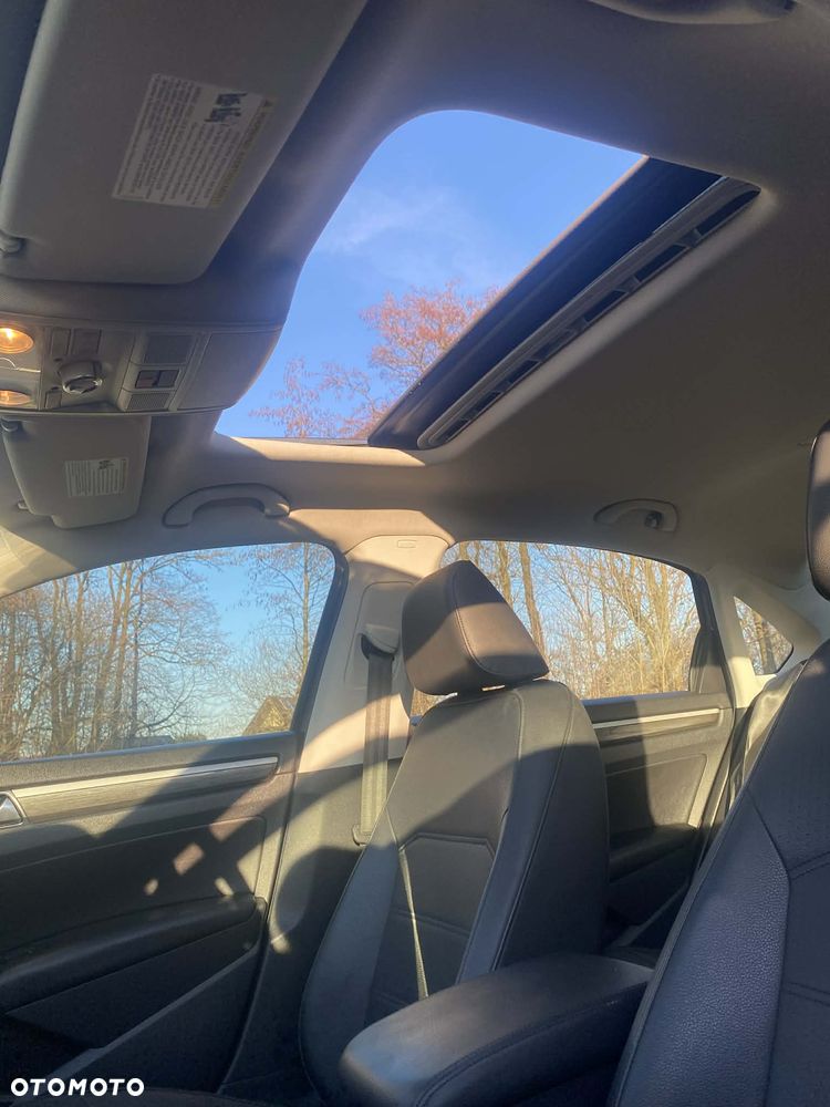 Volkswagen Passat - 12