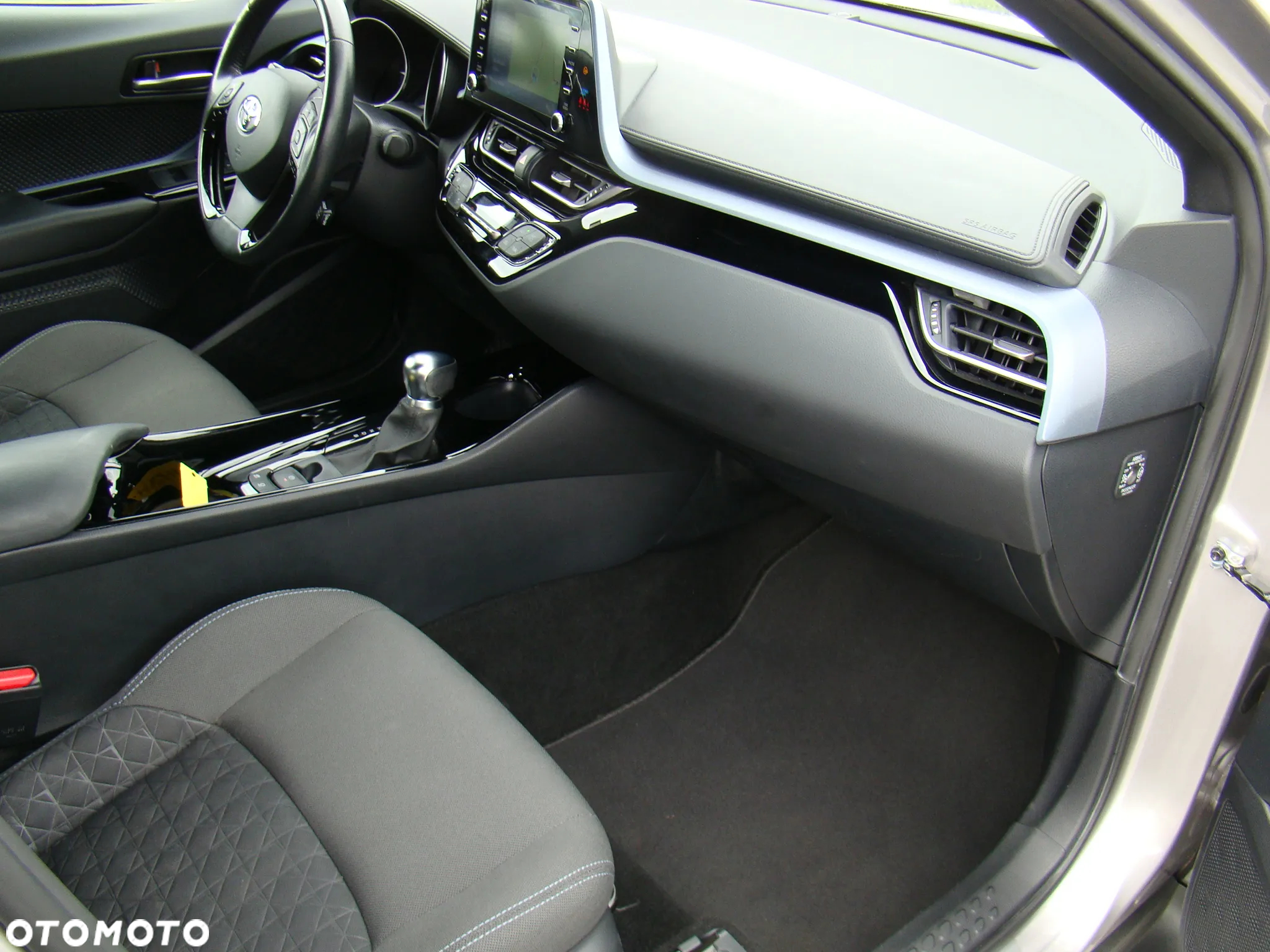 Toyota C-HR 1.8 Hybrid Team Deutschland - 37