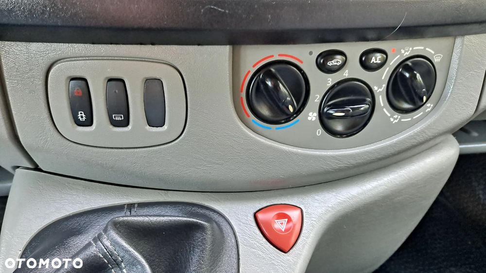 Renault Trafic - 30