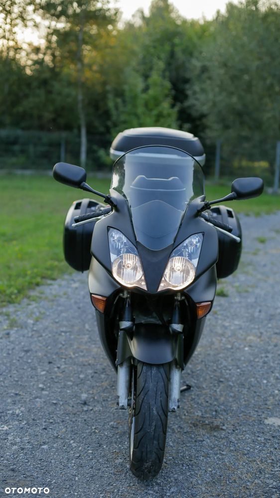 Honda VFR - 9
