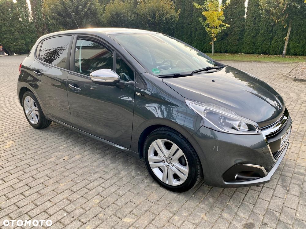 Peugeot 208 - 8
