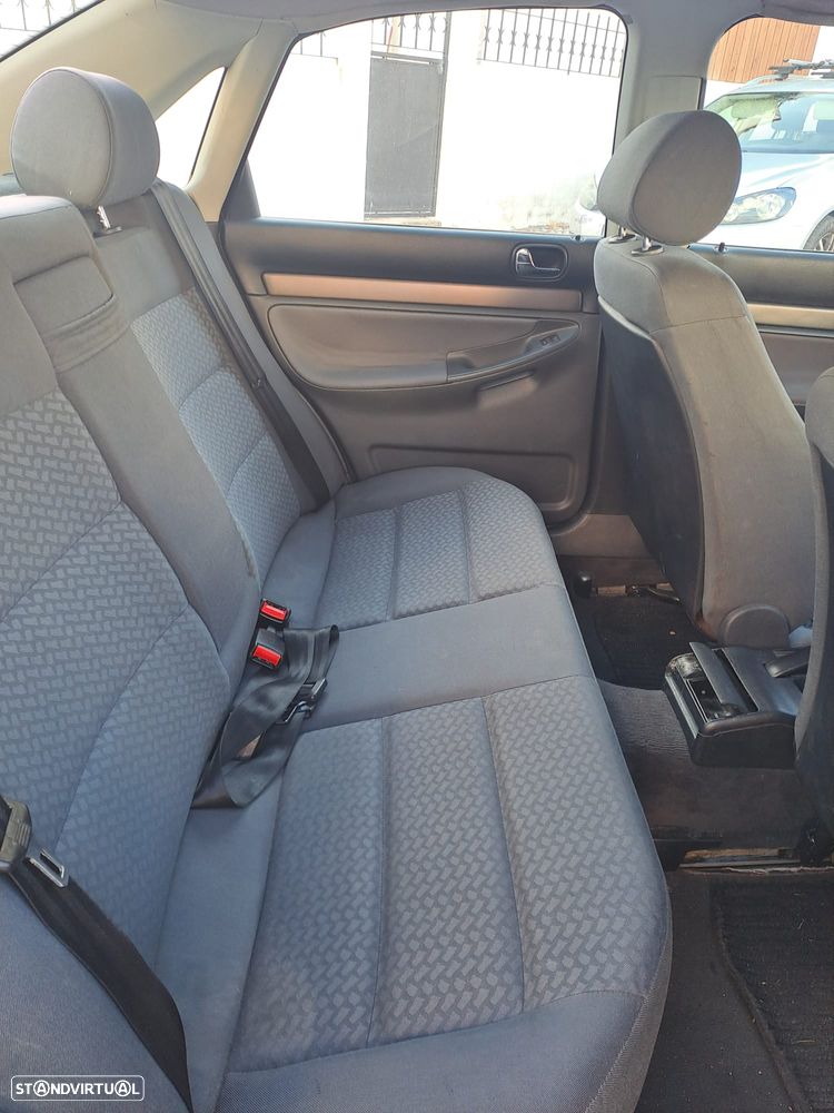 Audi A4 1.6 Plus - 5