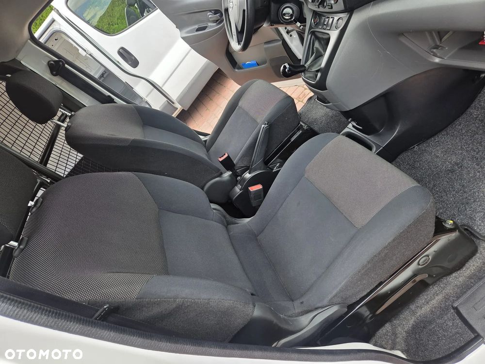 Nissan NV200 - 26