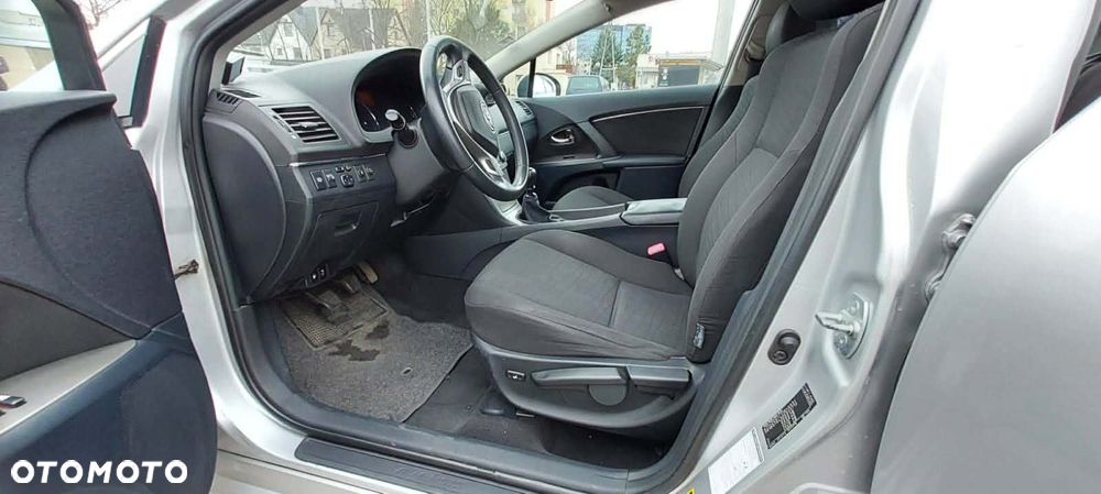 Toyota Avensis 1.8 Sol - 12