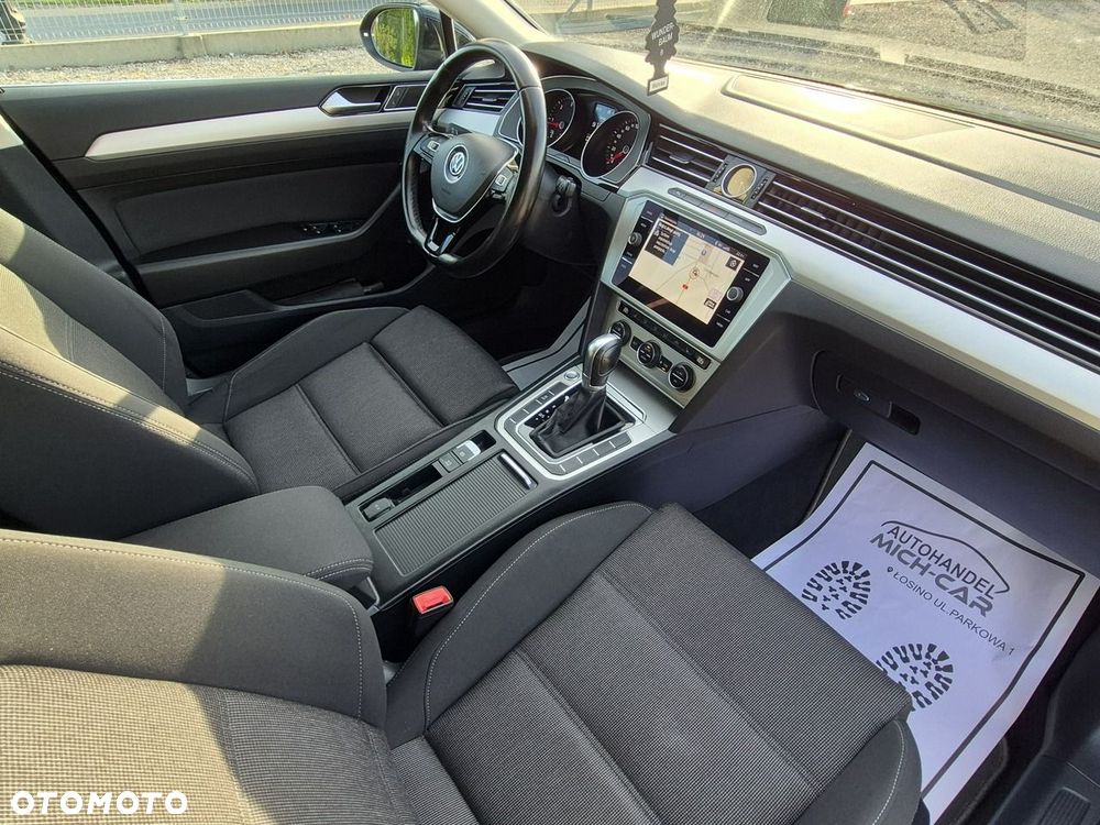Volkswagen Passat - 32