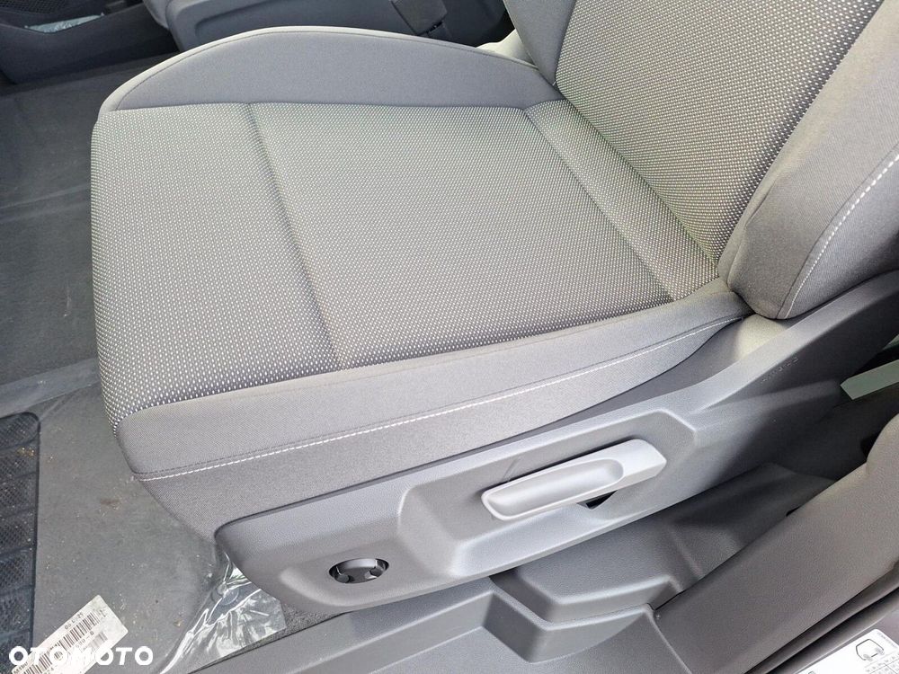 Volkswagen Multivan - 12