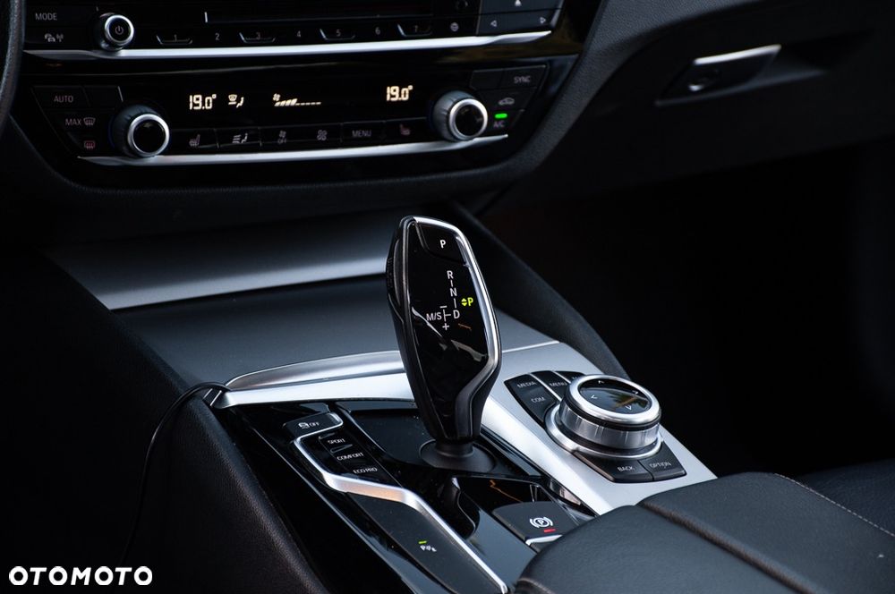 BMW Seria 5 520d Luxury Line - 37