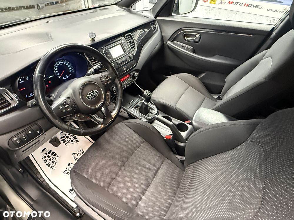 Kia Carens - 8