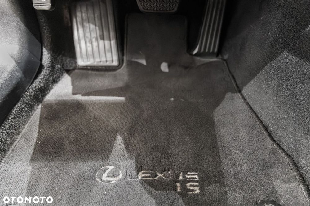 Lexus IS - 33