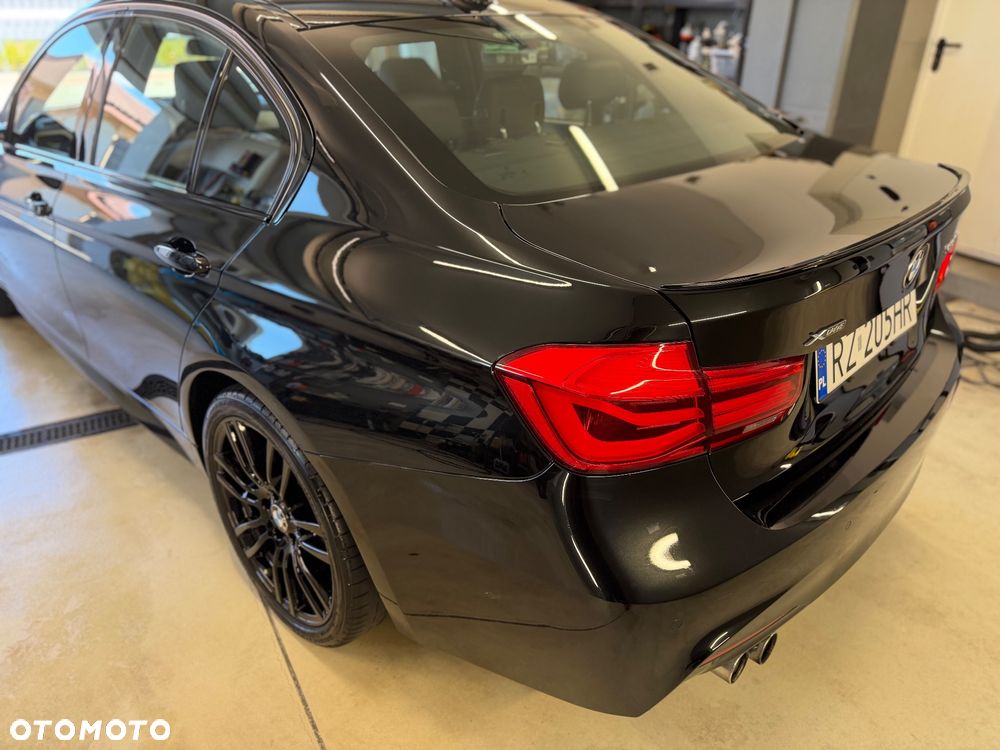 BMW Seria 3 330i xDrive Edition M Sport Shadow - 9