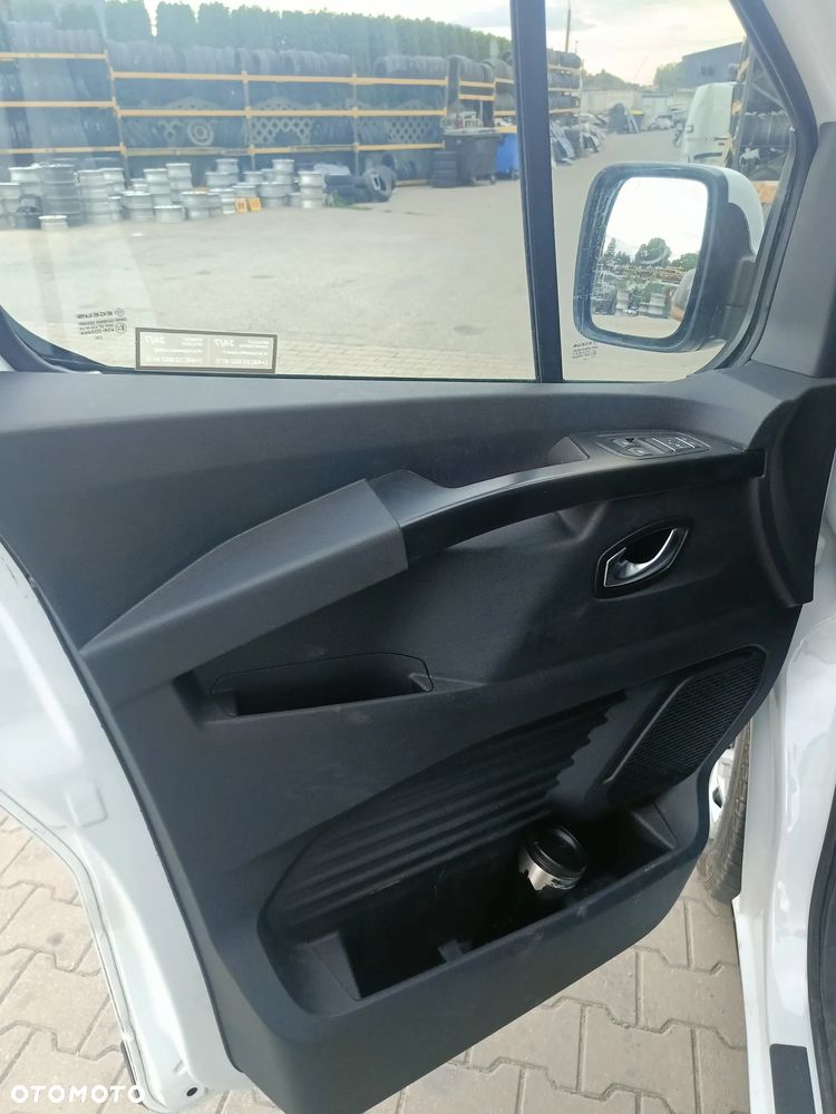 Renault Trafic - 13