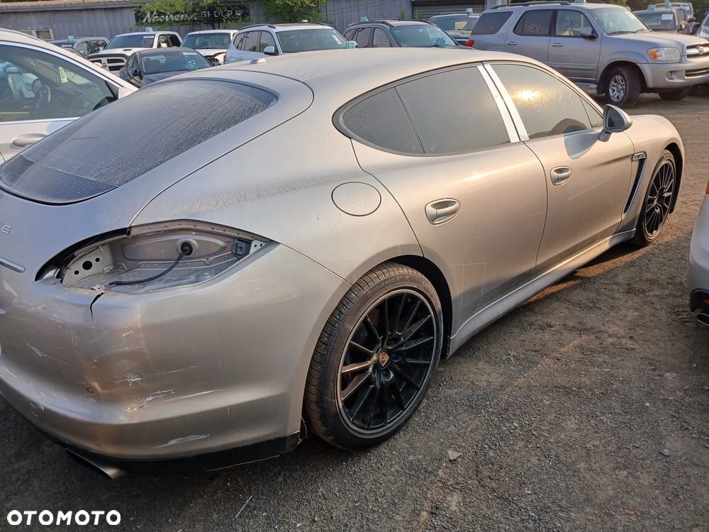Porsche Panamera 4 PDK - 5