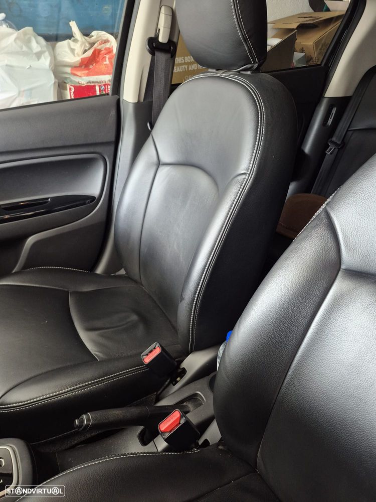 Mitsubishi Space Star 1.2 Intense CVT - 6