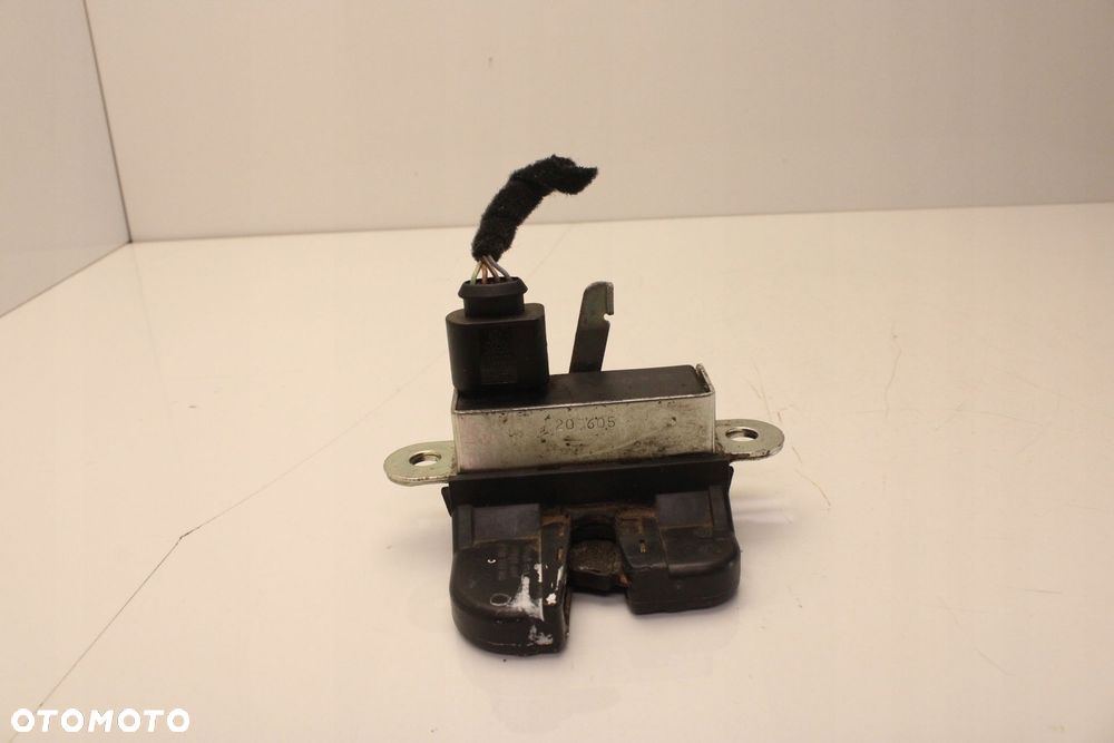 VW TOURAN I 03R- ZAMEK KLAPY BAGAŻNIKA TYŁ TYLNY - 2