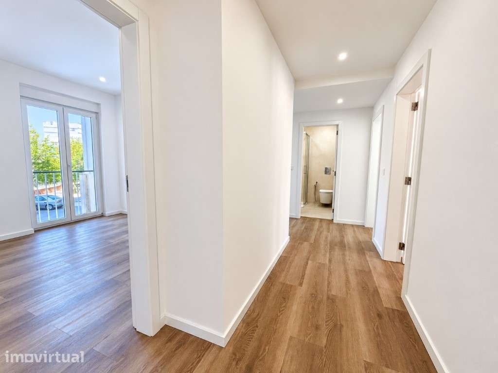 T4 com 2 suites, remodelado, ao nível das árvores · Olivais - Grande imagem: 4/25