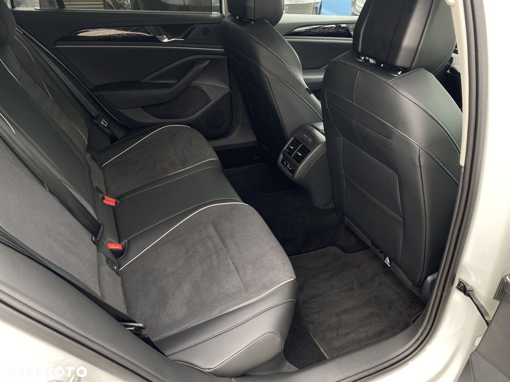 Volkswagen Passat Variant 2.0 TDI SCR 4Mot Elegance DSG - 35