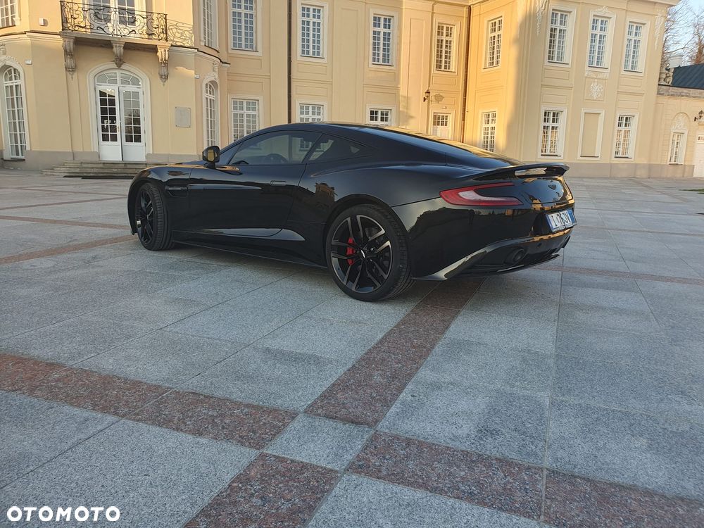 Aston Martin Vanquish - 7