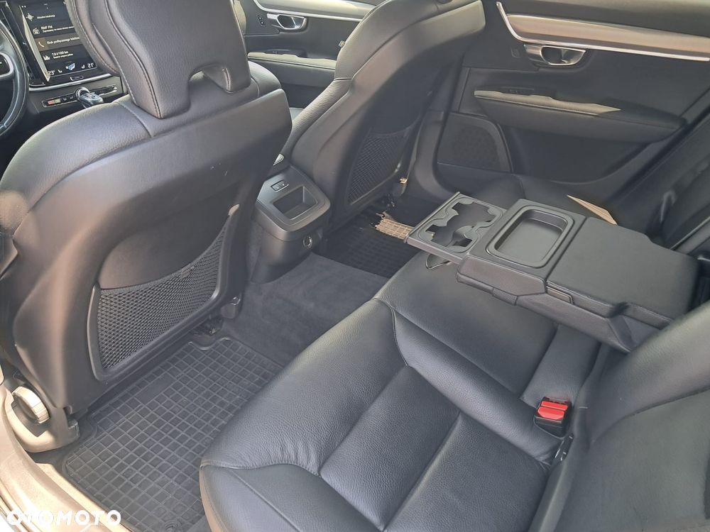 Volvo V90 D4 Momentum - 24