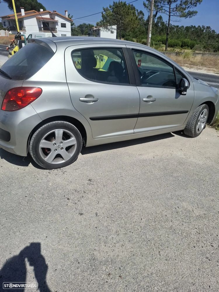 Peugeot 207 - 1