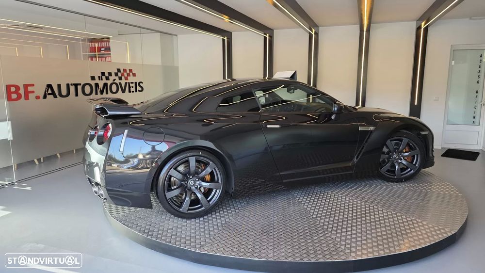 Nissan GT-R - 7