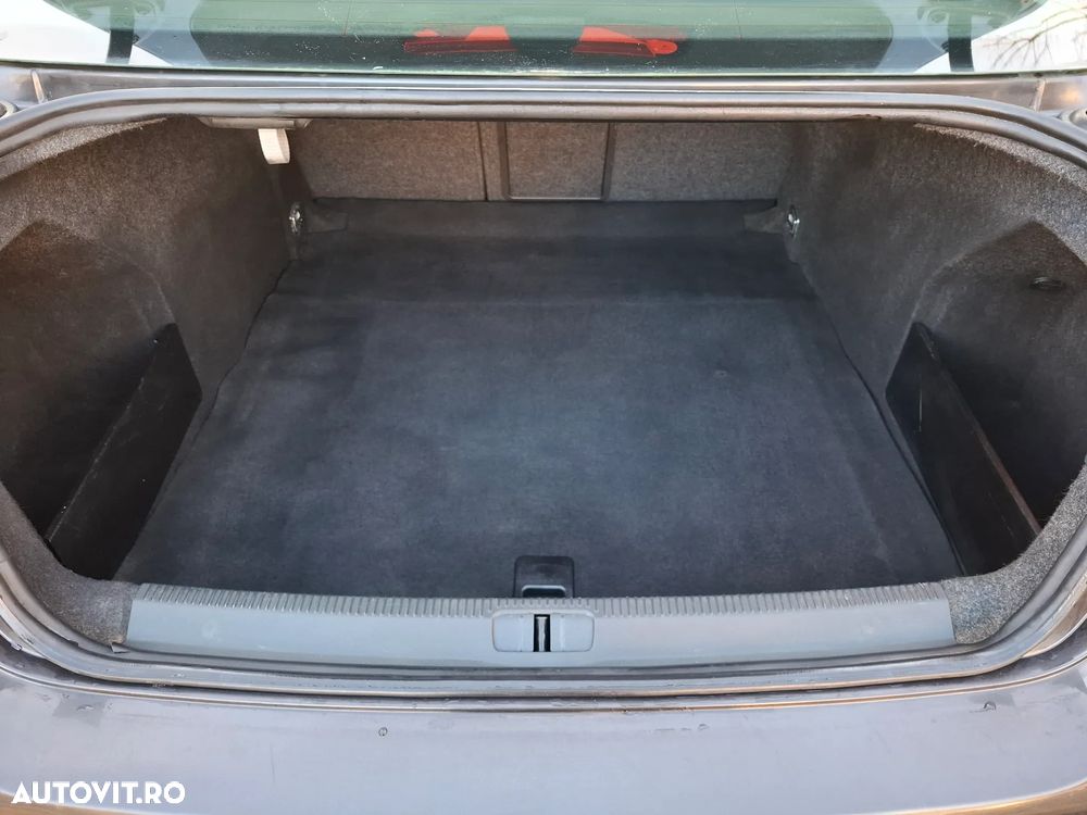 Volkswagen Passat Variant 1.9 TDI Individual Chrom - 8