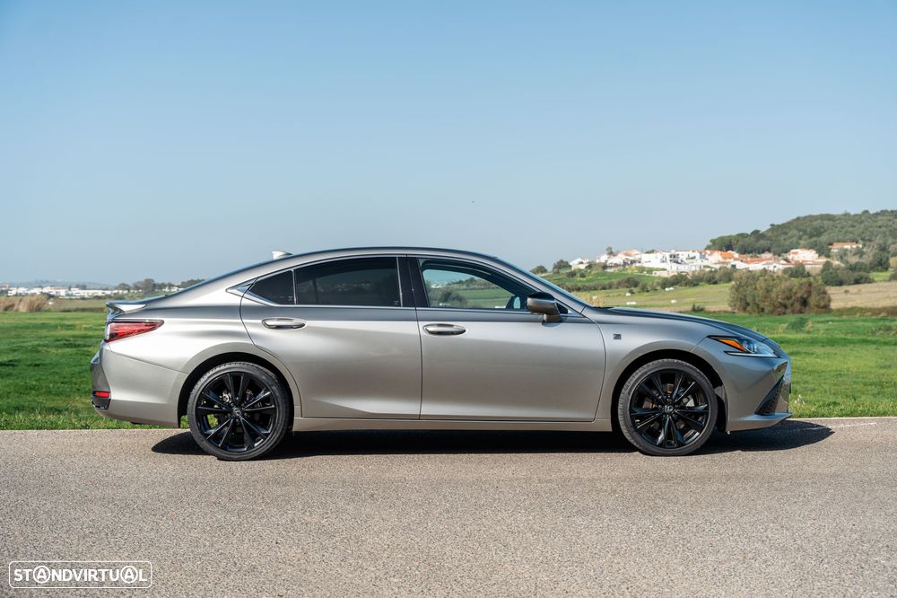 Lexus ES 300h Sport - 31