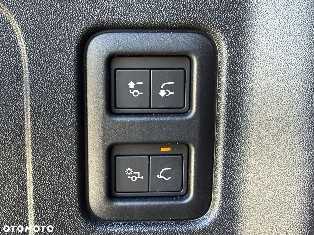 Land Rover Defender 2.0 P300e PHEV X-Dynamic HSE - 21