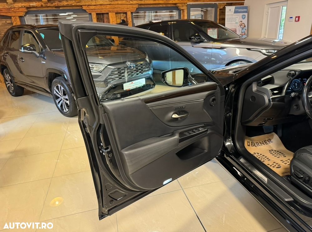 Lexus Seria ES 300h 2.5 TNGA HV 25H- 4X2 CVT Executive - 24