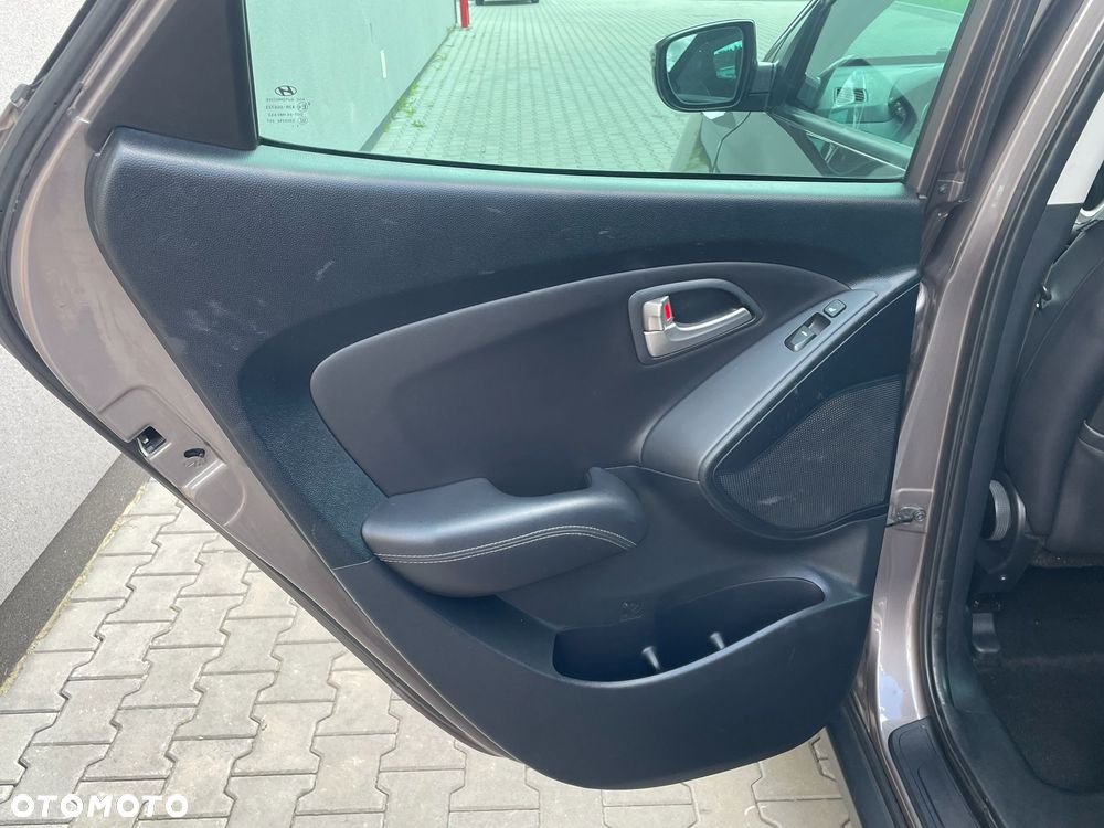 Hyundai ix35 2.0 CRDi 4WD Fifa World Cup Gold Edition - 17
