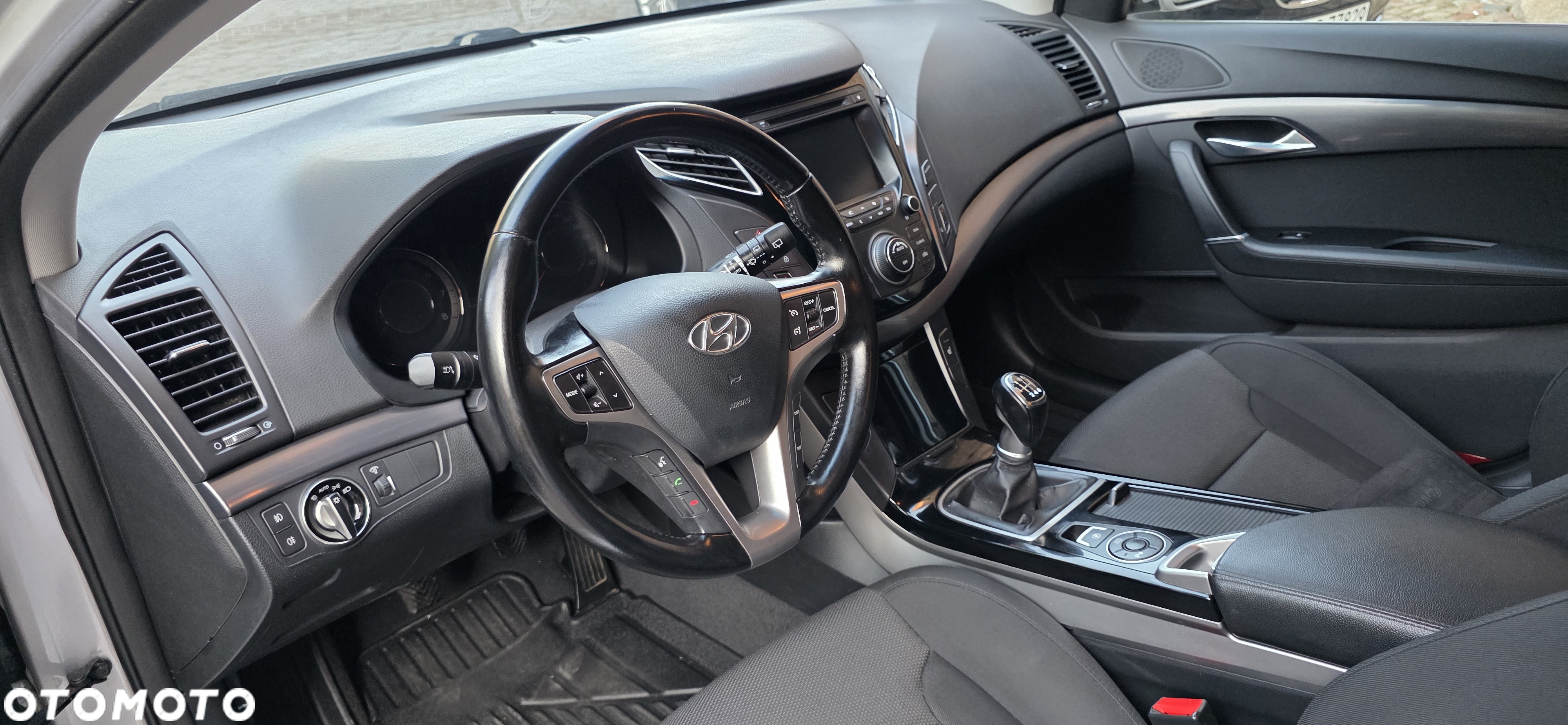 Hyundai i40 Kombi blue 1.6 Family+ - 12