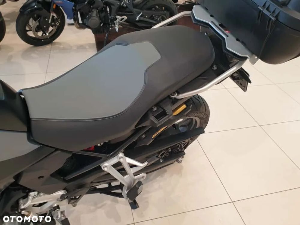 BMW F - 15
