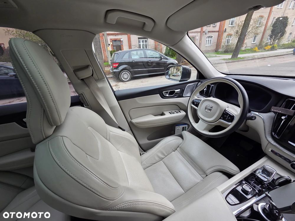 Volvo XC 60 T6 Plug-In Hybrid AWD Ultra Bright - 3
