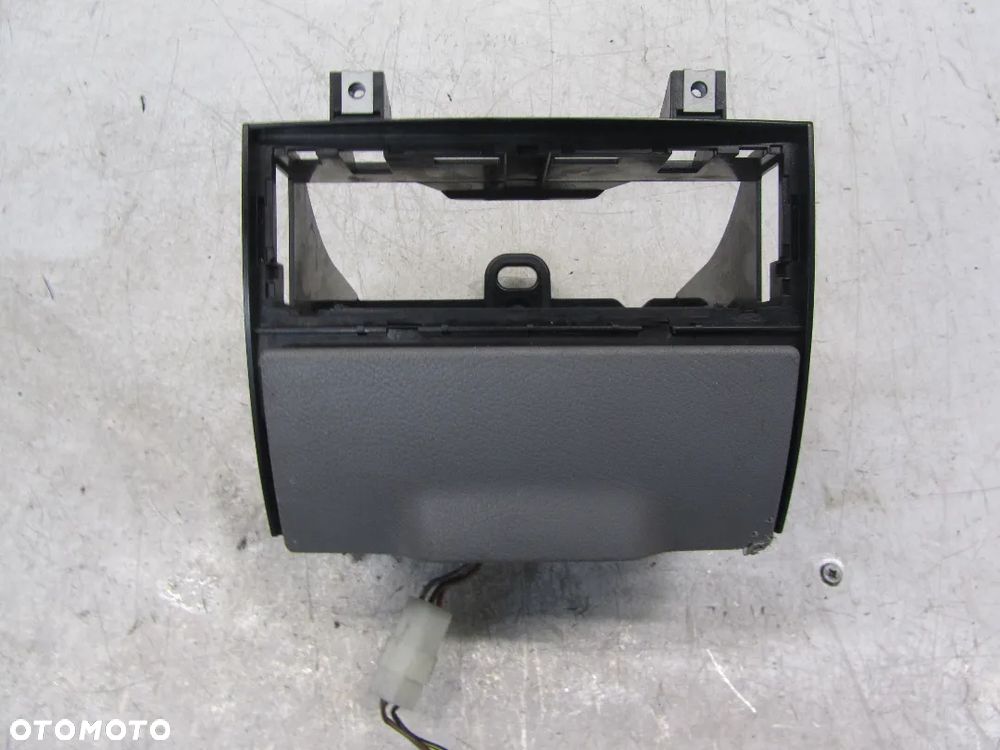 mercedes sprinter 906 półka-schowek-popielniczka pod radio - 1